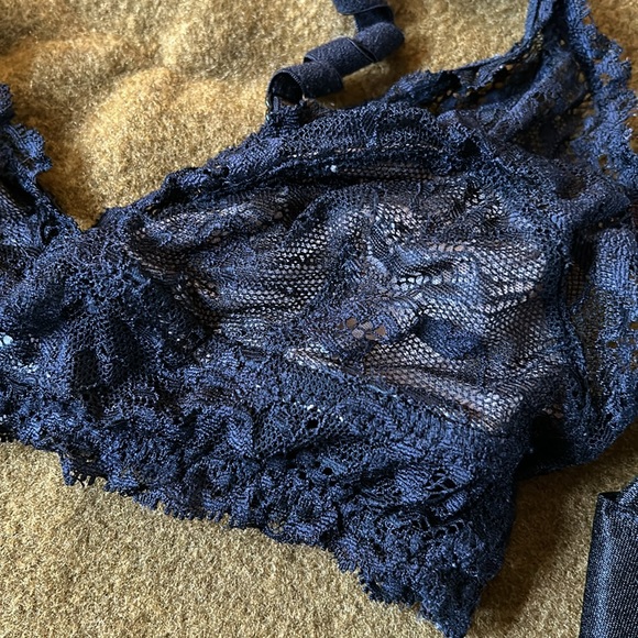 Lot of 4 Urban Outfitters unlined Bralettes Black - Picture 5 of 9